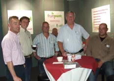 John Kusters, Cees Kranenburg, Dick Wisse, Hans de Man en Rini Kusters hebben hun krachten gebundeld in Fruitpunt.