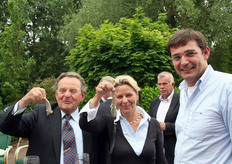 De familie Verweij liet de haring goed smaken.