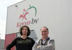 Paul en Frits Vossen, die samen leiding geven aan Kervo, voor het nieuwe pand.