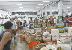 Een van de 4 groentengroothandelsmarkten in Hong Kong. Deze zou de grootste moeten zijn. Al het lokaal geteelde product wordt hier afgeleverd. Dit is echter maar 3% van het volume.