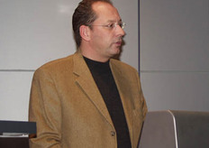 Voorzitter Mart Valstar verwelkomt iedereen.