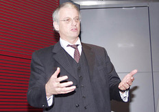 Jan van de Zande van het Havenbedrijf gaf aan dat steeds meer verse agf via koelcontainers binnenkomt. Tevens is er een toenemende tendens van directe levering vanuit de haven naar het grootwinkelbedrijf.