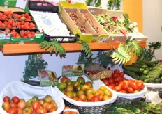 In deze groentenspeciaalzaak in Valencia verkoopt de detaillist ook eigen geteelde producten.
