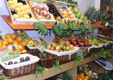 In deze zaak worden Hollandse peren en Belgische aardbeien aangeboden.