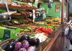 Ook hier weer een nette presentatie van groenten en fruit.