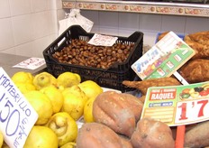 Kastanjes vind je op elke hoek van de straat.