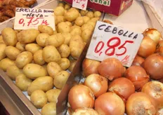 Prijzen voor aardappelen en uien.