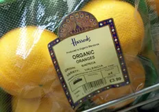 Vier biologische sinaasappelen voor Â£ 3,99 (ongeveer â‚¬ 4,70), dus ruim â‚¬ 1,00 per sinaasappel.