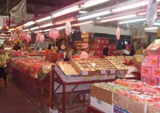 Op de groothandelsmarkt Talaad Thai een 24-uurs economie.