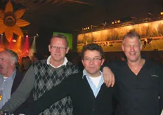 Cees Masteling, Philip de Groen en Jan Kutschruiter van Triofruit uit de Noordoostpolder zijn altijd in voor een feestje