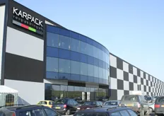 De nieuwbouw van Karpack is gelegen op het industrieterrein Borchwerf II in Roosendaal, pal aan de snelweg A17.