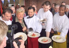 Vijf chef-koks bereidden vijf gerechten met asperges uit alle windstreken