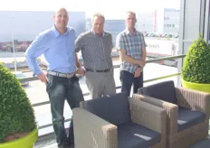 Arco van Gaalen, Koos van Gaalen en planner Mart van der Maarel poseren op het dakterras.