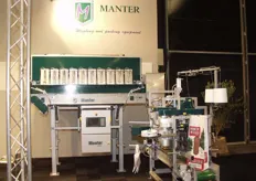 Lineaire wegers met een halfautomaat ernaast van Manter. Manter heeft een order ontvangen voor de levering van enkele tientalle machines voor de Britse markt.