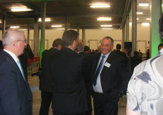 Chris Timmermans heeft een onderonsje met Rian Verwoert, directeur van de Koninklijke Fruitmasters Groep