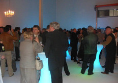 Tijdens de receptie onder het genot van een hapje en een drankje gezellig napraten