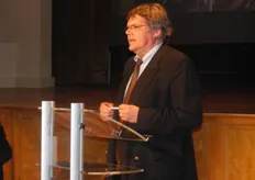 Ludwig Vandenhove, burgemeester van St-Truiden, benadrukt het belang van de fruitteelt in zijn gemeente