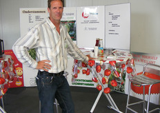 Mari van der Velden in de stand van Van Diepen