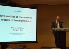 Alexander Visser geeft hier een presentatie over de markt en trends in de markt