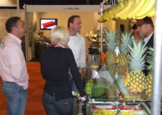 Zou Stefan Stolk van Flamingo van der Meer interesse hebben in een ananas of een tweedehands machine erachter?