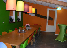 vrolijk gekleurde personeelskantine