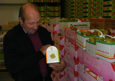 Van Sijll sr. bij het schoolfruit