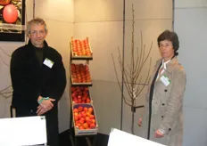 Johan Nicolai en Gertie Wouters in de stand bij de Pirouette appels