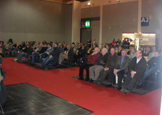 over vele onderwerpen, zoals gewasbescherming, hagelnetten, bacterievuur etc.