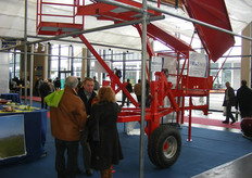 Gemechaniseerd aanbrengen van folie bij Voen overkappingen