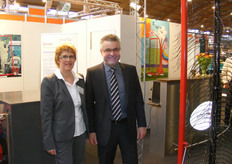 Sieglinde en Adolf Betz tussen de dunmachines