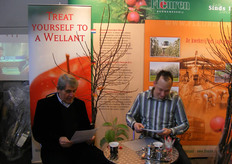 Karel Fleuren en Erik Vandewall in de stand van Fleuren