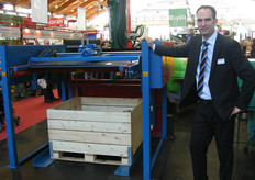 Arie Verhoef bij een elektrische kantelaar