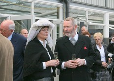 Natuurlijk zijn ook de asperge-boer en boerin uit Brabant aanwezig en gekleed in de traditionele dracht