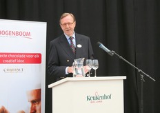 "De voorzitter van Keukenhof Holland vertelt met enige trots dat hij vereerd is met de keuze van "zijn" park voor dit evenement "Asperges en onze bloemenpracht, 't heeft allebei met het voorjaar te maken..."