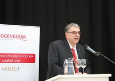 "Pieter Smit van Hostellerie "de Hamert" in Wellerlooi vertelt dat het ooit "hier" begon met de asperges...onder een omgekeerde bloempot"