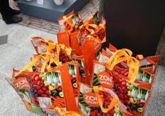 Uiteraard stonden de bekende tassen van ZON gereed, met daarin alle denkbarre informatie over....asperges! Met gratis aspergeschiller