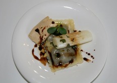 Asperge met eendelever,(links) wat nu niet bij iedereen in de smaak viel