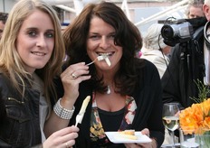 Moeder en dochter Boekhout genoten van de heerlijke asperges...