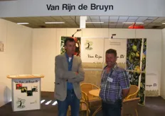 Bij van Rijn de Bruin kwam collega Morren even poseren