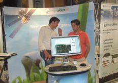 Corné Braber(l) van Basfood, promootte mijnakker.nl actuele groei info via satelliet.