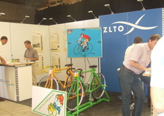 Jammer, het fietsen was weer net klaar natuurlijk, als je goed kijk zie je de zweetdruppels nog liggen..