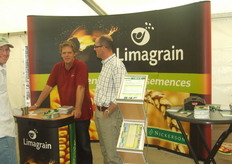 Rene v/d Bosch en Jaap de Jonge van Limagrain (voorheen de uien afdeling van Advanta) stonden met André Boot van Nickerson Zwaan op de beurs André was even een rondje doen.