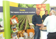 Jannes Jansema van Certis druk in gesprek