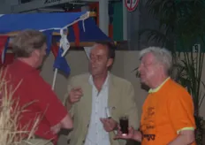Willem van Starrenburg van TeWeTrans (rechts) samen met John Voogd (midden).