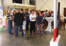 Gezellige drukte bij de bar, het was ook echt bierweer