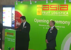 Ook de minister van toerisme, Vincent Fung, had een openingstoespraak voor de bezoekers.
