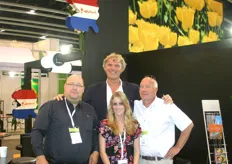 Koos Hessing, Arjan Haagoort en Theo van der Plas. Ze moesten even op de foto met Corline Boekhout.