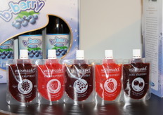 Het hele knijpfruitassortiment van Volsmaakt, waaronder blauwe bessen.