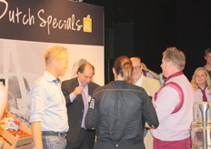 ondertussen gaat de verkiezing door en wordt de praktijkopdracht geproefd