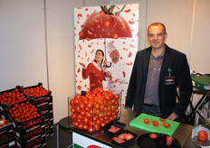 De foodservice-tomaten van Corné Smulders hadden veel interesse. Smulders teelt het 'lekvrije' ras Intense van Nunhems. Op de beurs werd de tomaat in plakjes van 1 mm gesneden en dat hadden snijders niet eerder meegemaakt